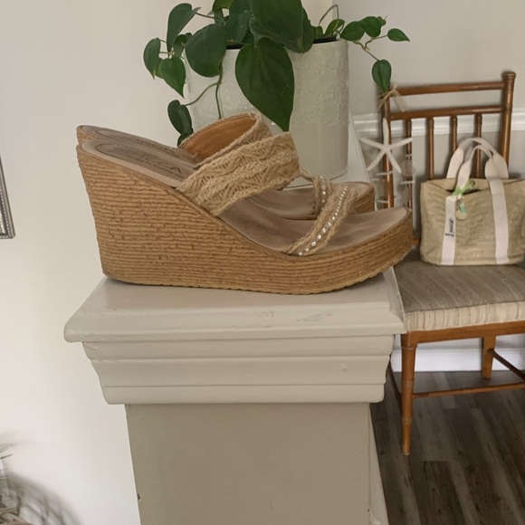 Elegant Beige Wedge Sandals with Braided Detail - Picture 1 of 5